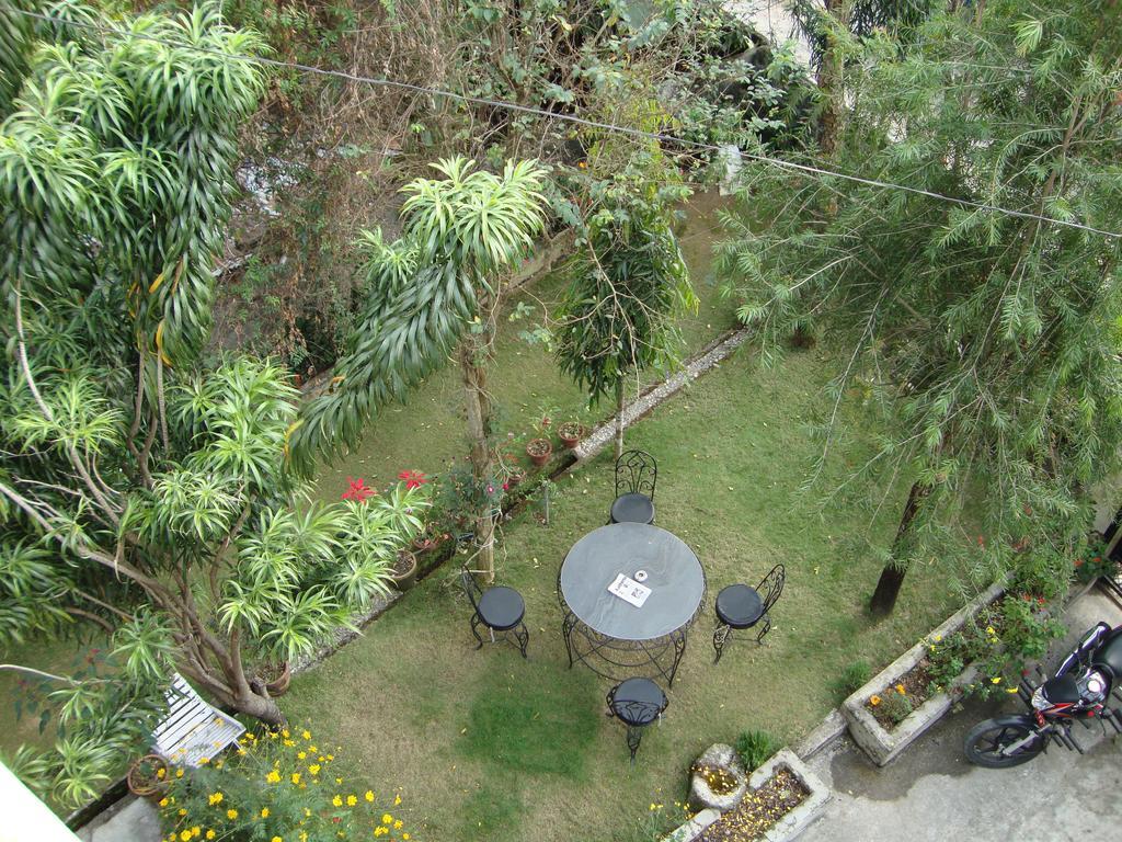 New Summit Guest House Pokhara Dış mekan fotoğraf